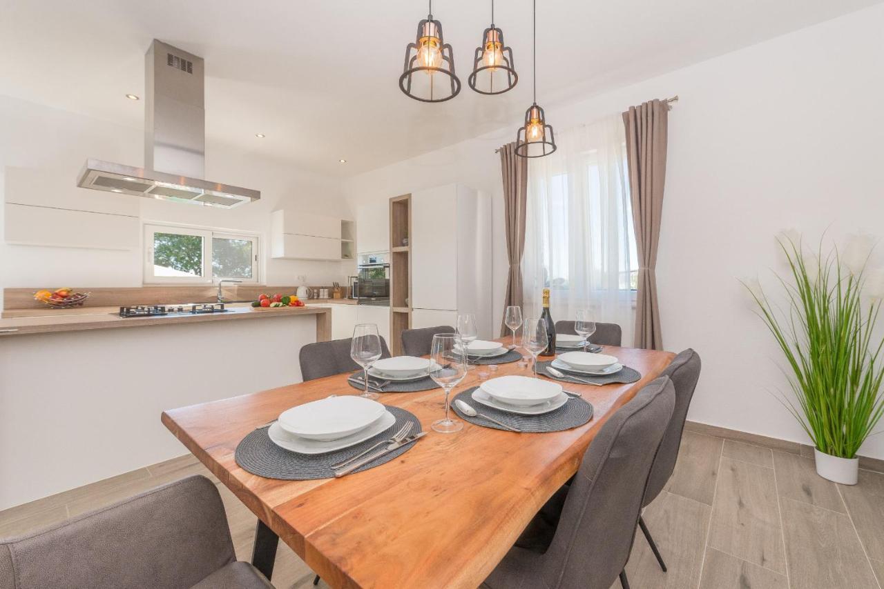 Villa Tara Zadarvillas Tinj Exteriör bild